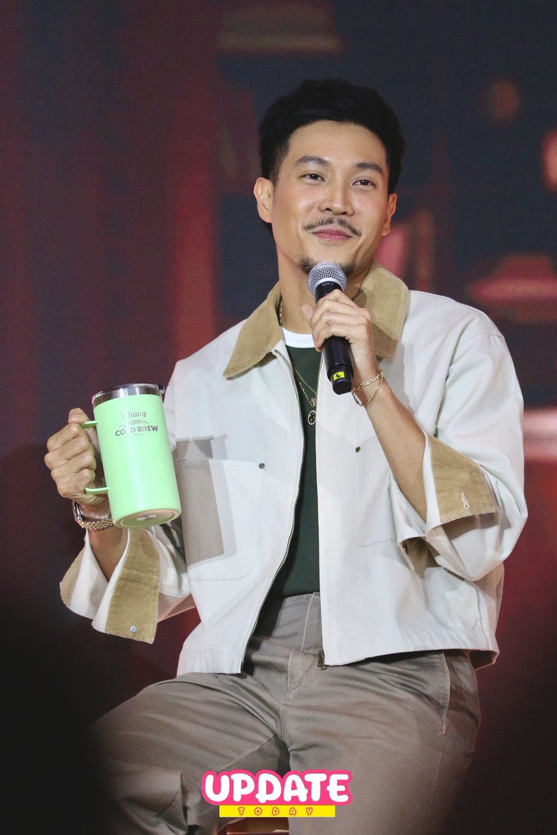 Update__today's tweet photo. " ท็อป ทศพล " ในงานแถลงข่าวเปิดแคมเปญ " Chill Everyday - Afterwork " พร้อมเปิดรันเวย์โชว์คอลเลกชันพิเศษ " Chang Cold Brew Cool Club x Carnival Golf " ✨
#toptodsapol
#ChillEveryday #ChillAfterwork
#ChangColdBrewCoolClub
#UPDATETODAY #ข่าวบันเทิง #ข่าว https://t.co/DEdM36VJaq