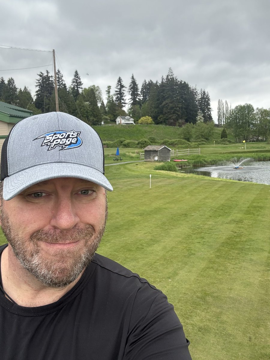 chefbrad16's tweet photo. Birthday golfing on a cold day needing my @DonnieandDhali hoodie, brisk morning https://t.co/InwMtuERLh