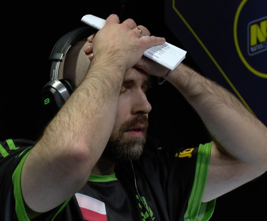 CSGORoll tweet media