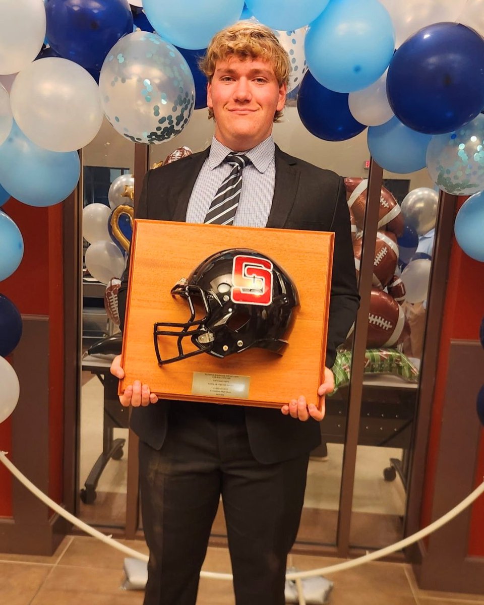 StanislausRocks's tweet image. Congratulations to Senior Garren Couey on being selected as a Scholar Athlete by the National Football Foundation and Hall of Fame!  A tremendous honor that reflects excellence both on the field and in the classroom. 🏆 

#congrats #ScholarAthlete #football #Rockachaws #SSC