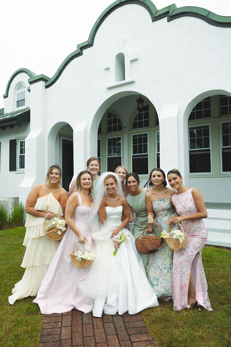inspiredbythis's tweet photo. A Nancy Meyers–meets–LoveShackFancy wedding 🎀

Photography: Alexis May Photo

https://t.co/bDUHvlrga8 https://t.co/fCiqtJ4tkw