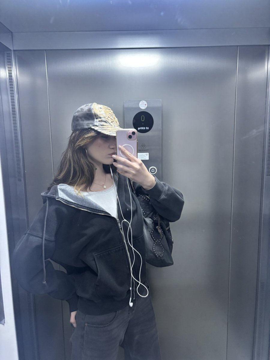 🐈‍⬛ with a k tweet media