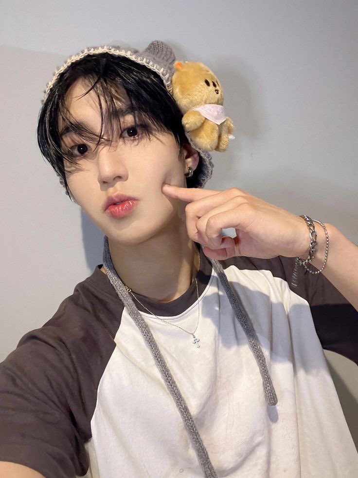 StrayKidsBrasil's tweet image. 「 #RANDOM • 27.04.26 」
Queridos! Jooyeon, do Xdinary heroes, mencionou o HAN no bubble. 🩵

“comi carne na refeição~~
com o hyung Jisungie~ kkkk
ah kkkk o Hanie hyung do SKZ
kkkkk claro que ele pagou, né, ele é o hyung
ele me pagou carne~ kkkk
ele é um hyung muito legal~♡”