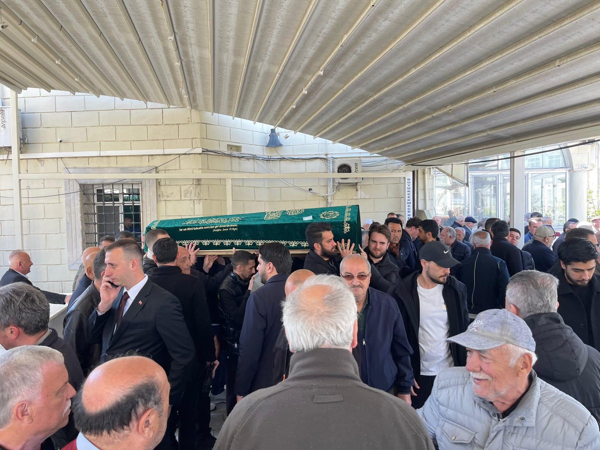 Meclis üyesi Tarık Erdoğan’ın kıymetli eniştesi Ömer Türkiş’i, Büyükçekmece Merkez Camii’nde kılınan cenaze namazının ardından dualarla ebediyete uğurladık.

Merhuma Allah’tan rahmet; ailesine, yakınlarına, tüm sevenlerine sabır ve başsağlığı diliyorum. Mekanı cennet olsun.