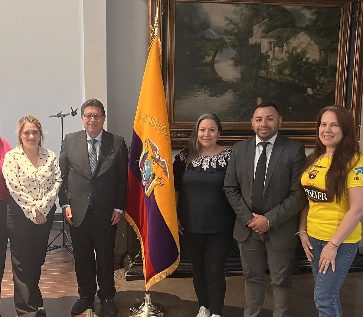 CECUATLANTA's tweet photo. 🇪🇨 Exitosa jornada de Consulado Móvil en Nashville, TN 🇪🇨 
 
Continuaremos acercando el Consulado a sus hogares. 🇪🇨 https://t.co/Da01qwWH5Y