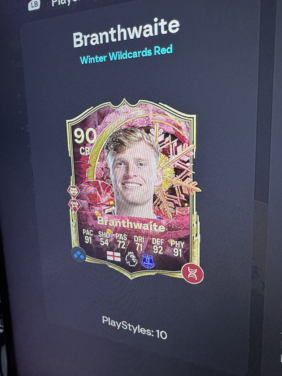Reece9824's tweet photo. @NepentheZ @FUTGenieGG Anyone else had this bug today it has reverted back to the two playstyles after restarting my game but had them like it for 4 hours of playing https://t.co/Gm8eO1KM3U