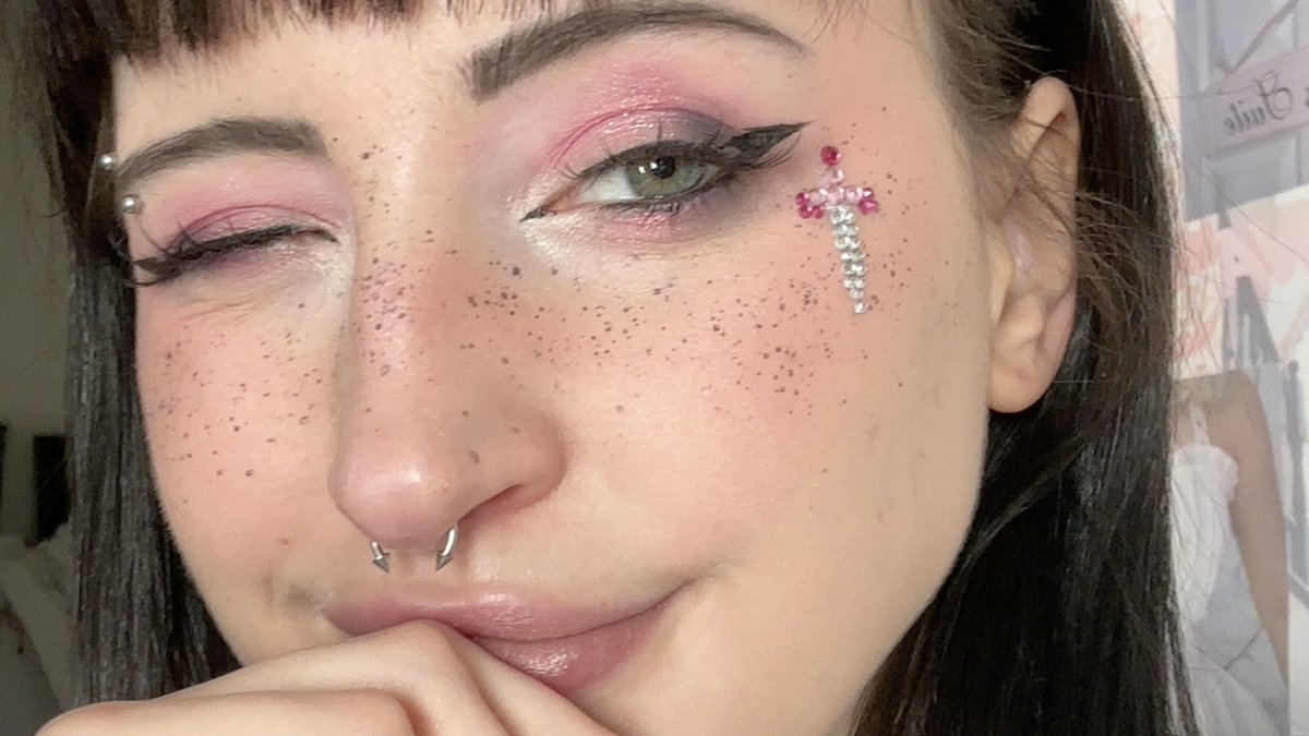 skullshiba's tweet image. je vous avez jamais posté ma ptite épée cute de petasse #omg