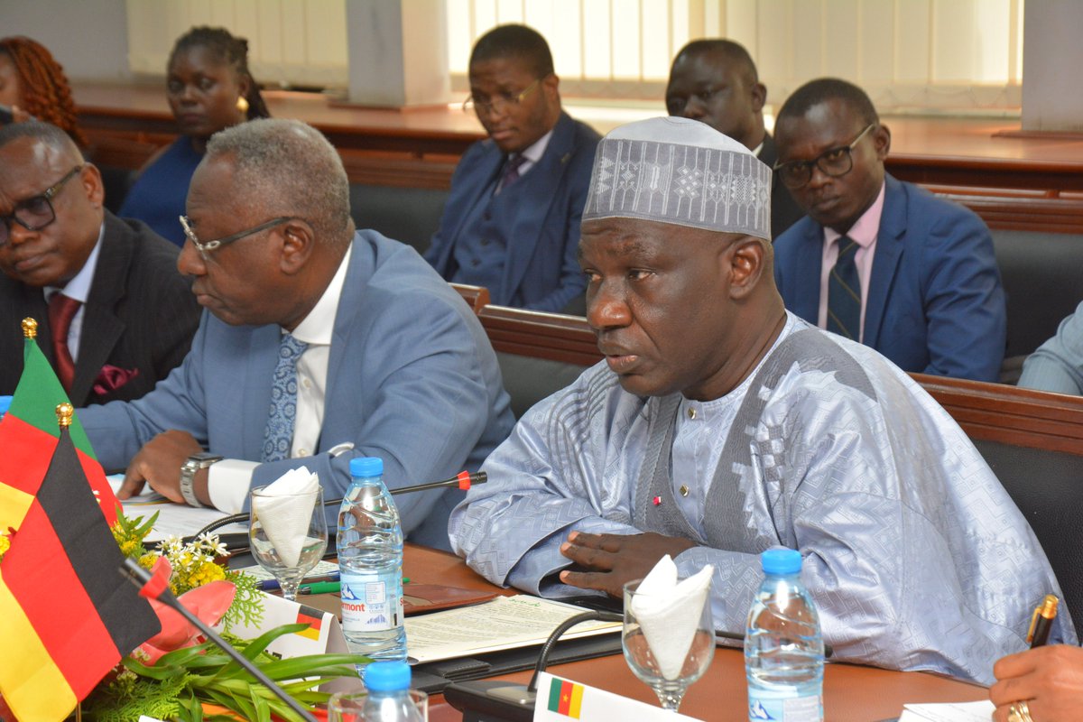 minepat237's tweet photo. Le #MINEPAT, Alamine Ousmane MEY &amp; le Directeur Afrique II du #BMZ, Philipp KNILL, ont ouvert ce 27 avril 2026 à Yaoundé, les Négociations Intergouvernementales🇩🇪-🇨🇲. Objectif: définir les nouvelles orientations stratégiques pour le cycle de coopération 2025-2026.

#Coopération https://t.co/no2RLTUpYm