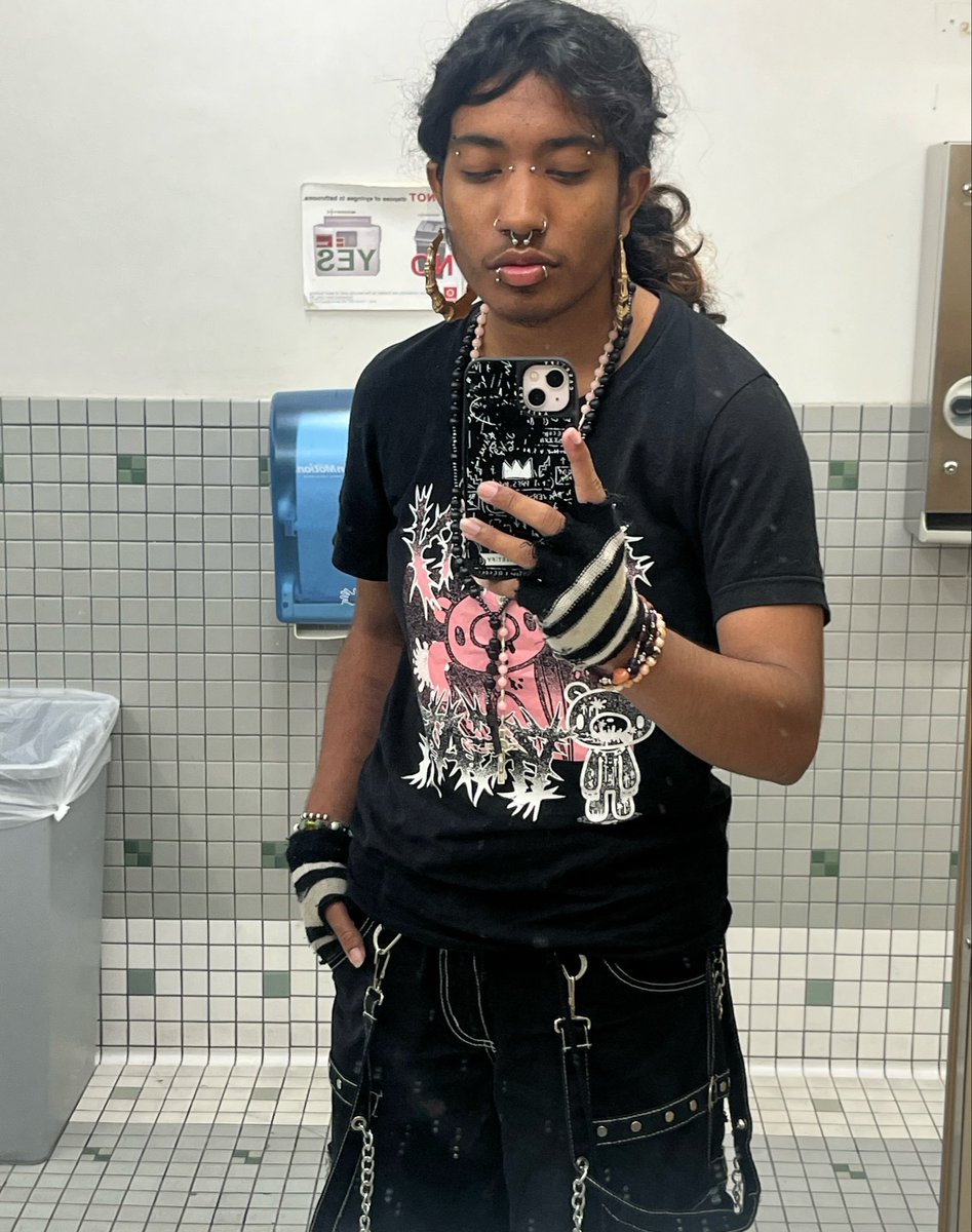 nik ⚧︎ (^_^) tweet media