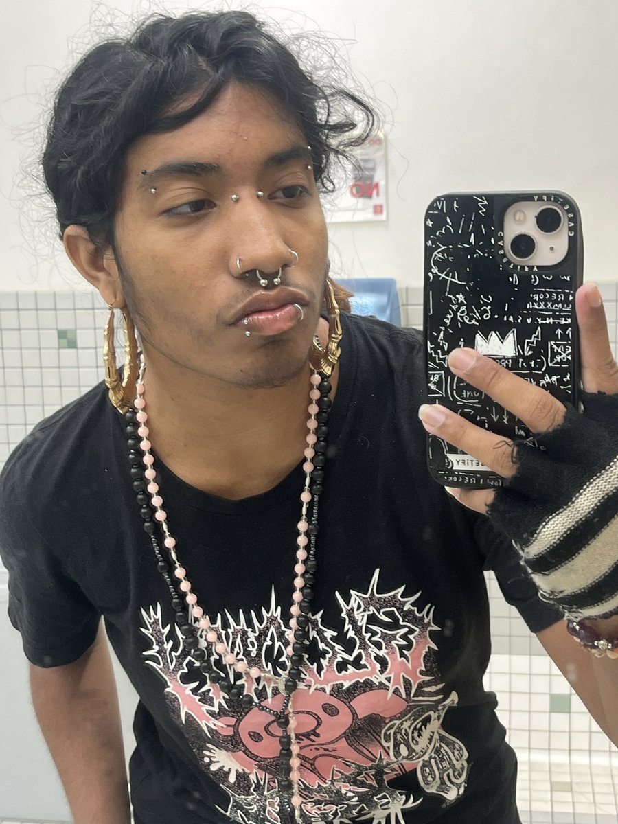 nik ⚧︎ (^_^) tweet media