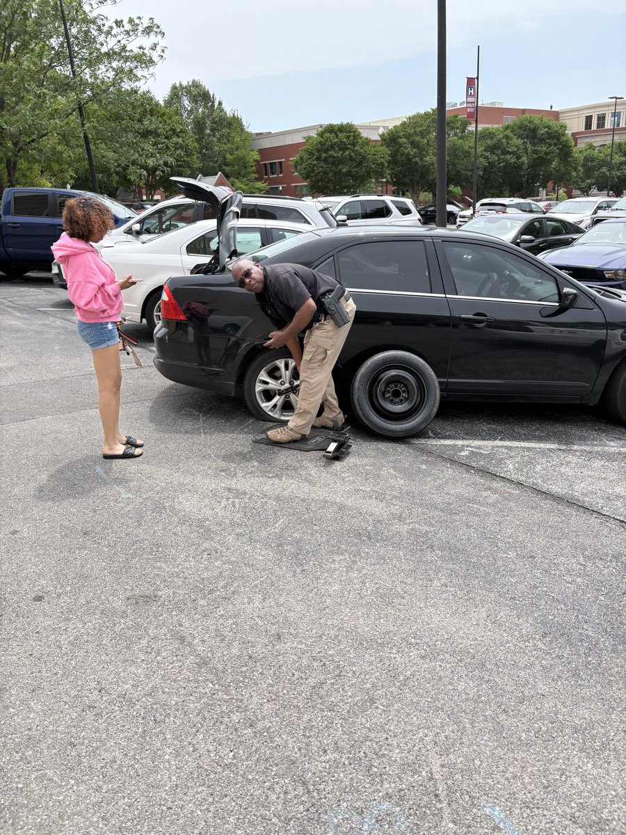 wkupd's tweet photo. Chief Walker gets to change a flat tire for one of our students!
#GoTops | # 2026 https://t.co/DjVSBbFEh9