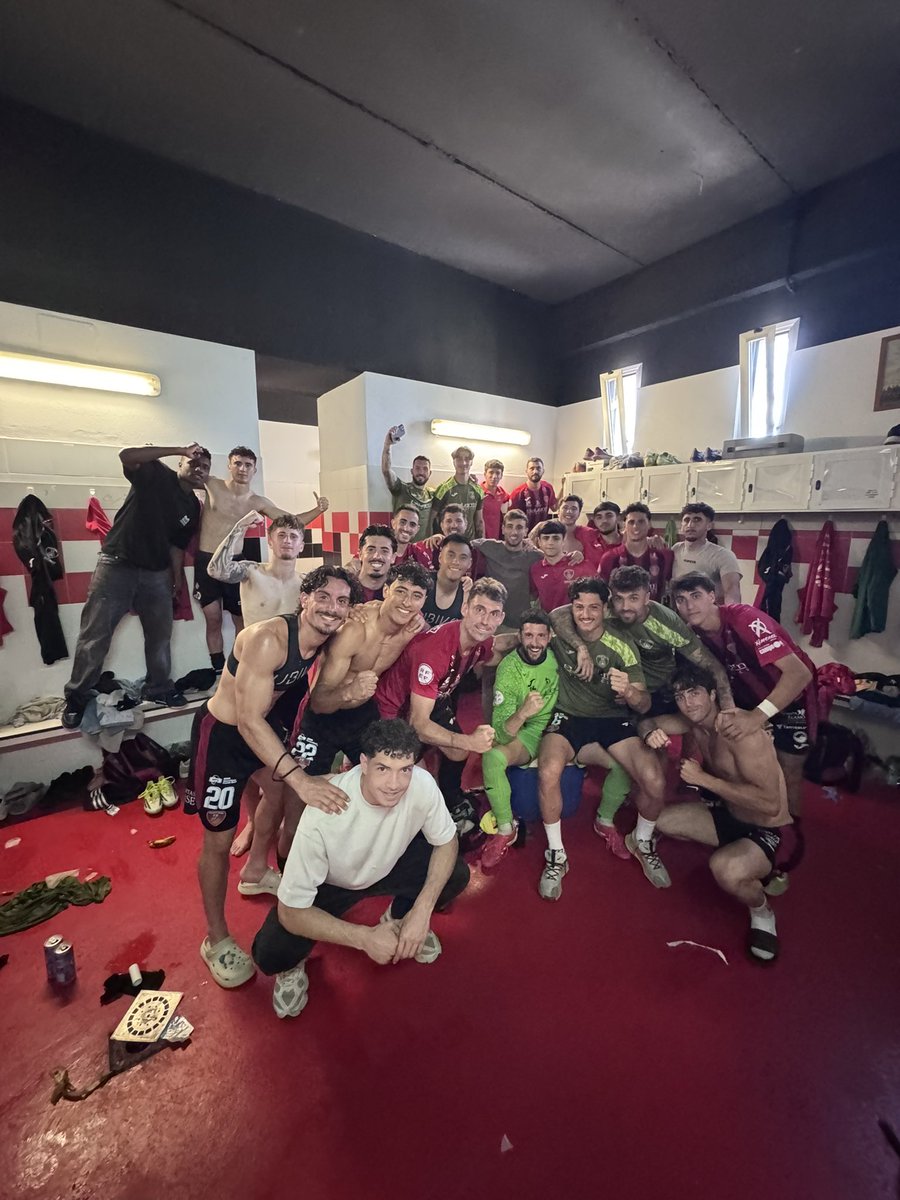 𝐠𝐫𝐮𝐩𝐨𝐜𝐨𝐦𝐮𝐧𝐢𝐜𝐚𝐭𝐯 tweet media