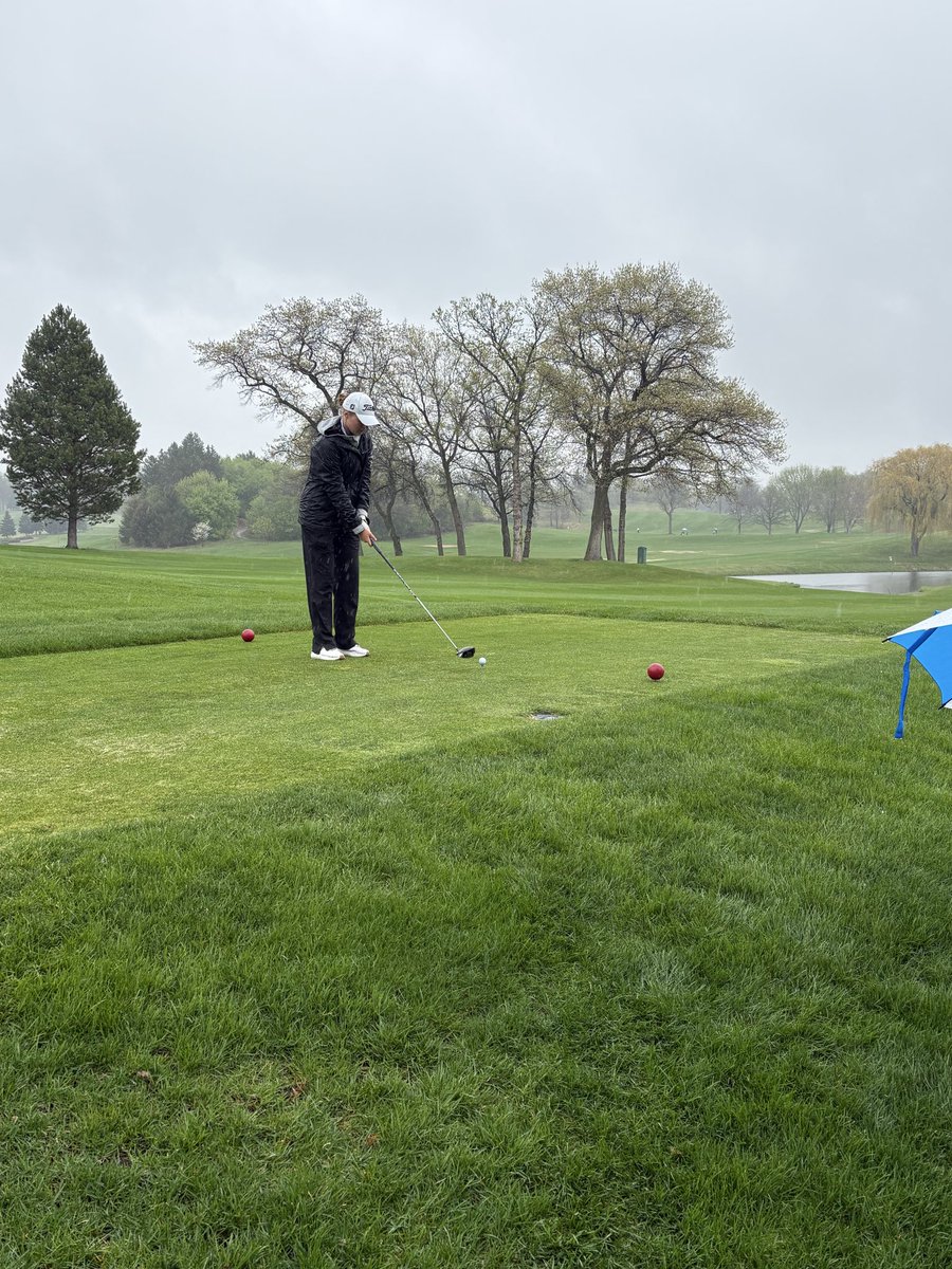 tonnagirlsgolf's tweet image. Girls are at Bracketts today braving the cold and rain. #grit