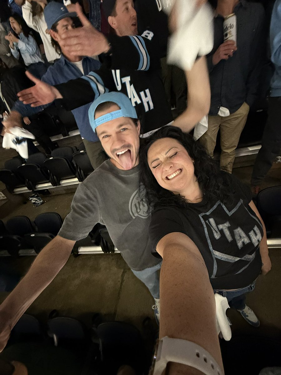 ab_sugi's tweet photo. @RyanQualtrics My partner and I would love to go!! It’s been our favorite date night since we’ve been together and my favorite way to decompress when I’m off shift at the hospital ￼￼💙🦣 https://t.co/OV2ff0GpaS