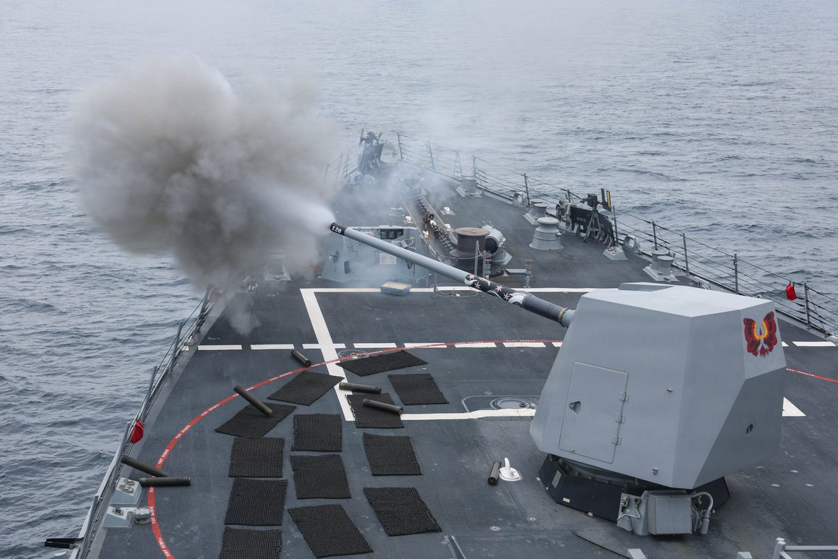 SurfaceWarriors's tweet image. ⚓⚔️ #WarshipOfTheDay: USS Carl M. Levin Fires Mark 45 5-inch Gun 🌊💥🔫🚢
📸 MC3 Class Isabelle Dial
#Warfighting | #Readiness | #Lethality
@USPacificFleet | @US3rdFleet