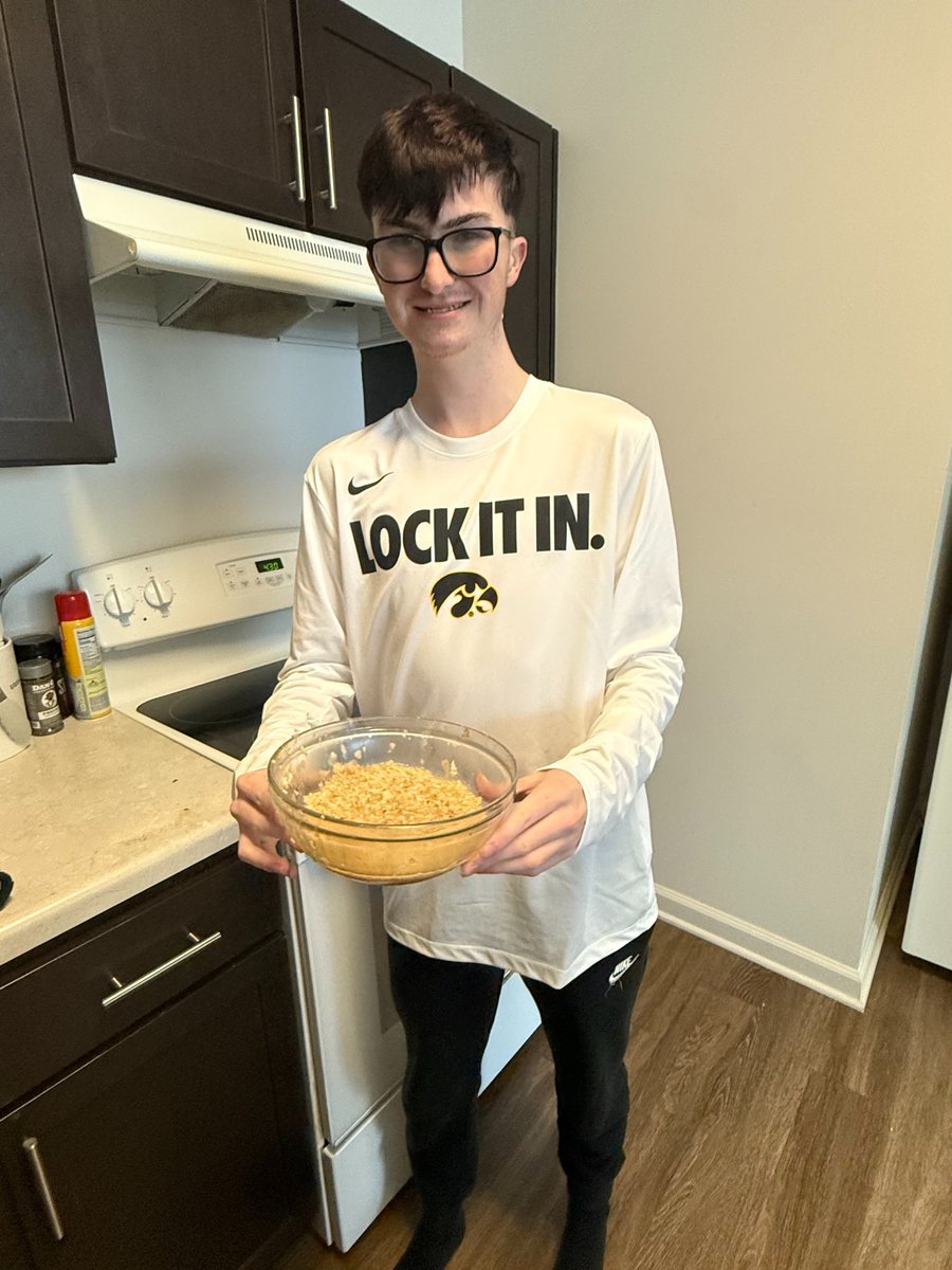 UIREACHProgram's tweet photo. Some of the latest meals from cooking lab! Dru made oatmeal, and Liv made ramen. 🥣 🍜 https://t.co/XH1rNv2oiP