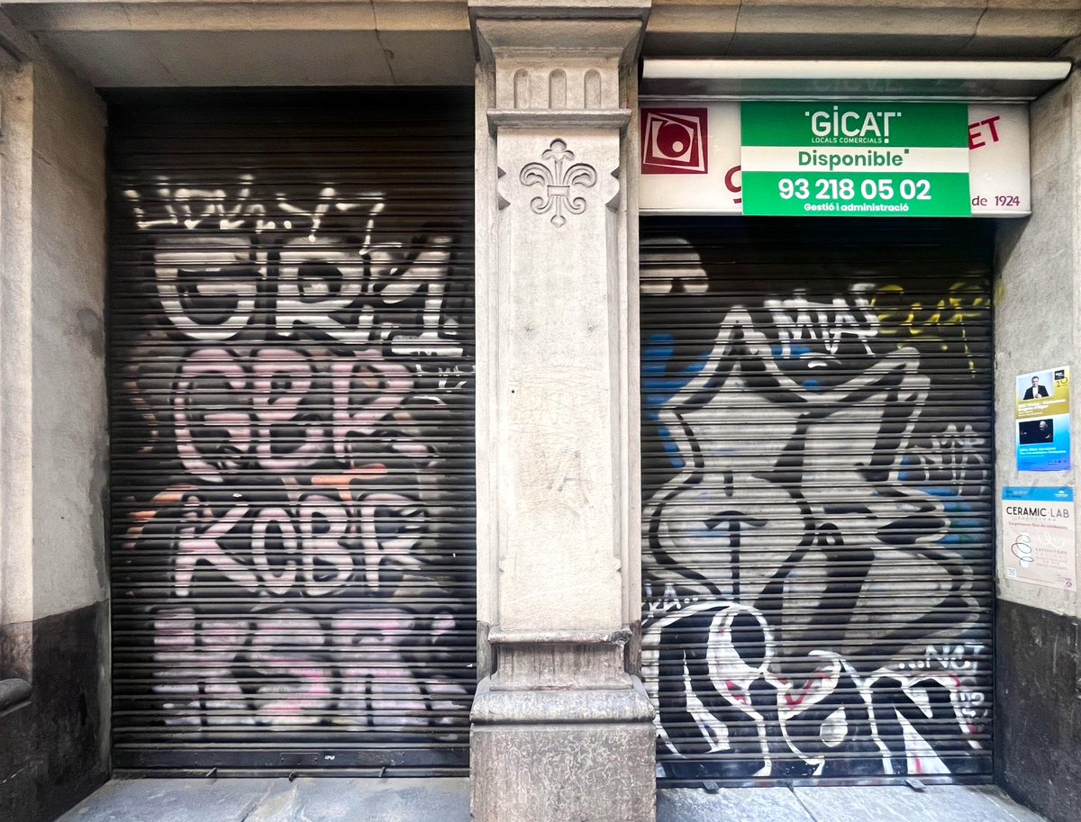 Bcnsingular's tweet photo. Un dels adeus comercials més dolorosos d'aquest 2026 a la #DretaEixample: Arts Gràfiques Mirabet (Balmes 90). "Potser algun dia això acabarà convertint-se en un museu", explicava el Paco, propietari d'aquest establiment centenari. Quina pena que no sigui així perquè s'ho valia https://t.co/YvkJNJLyMB