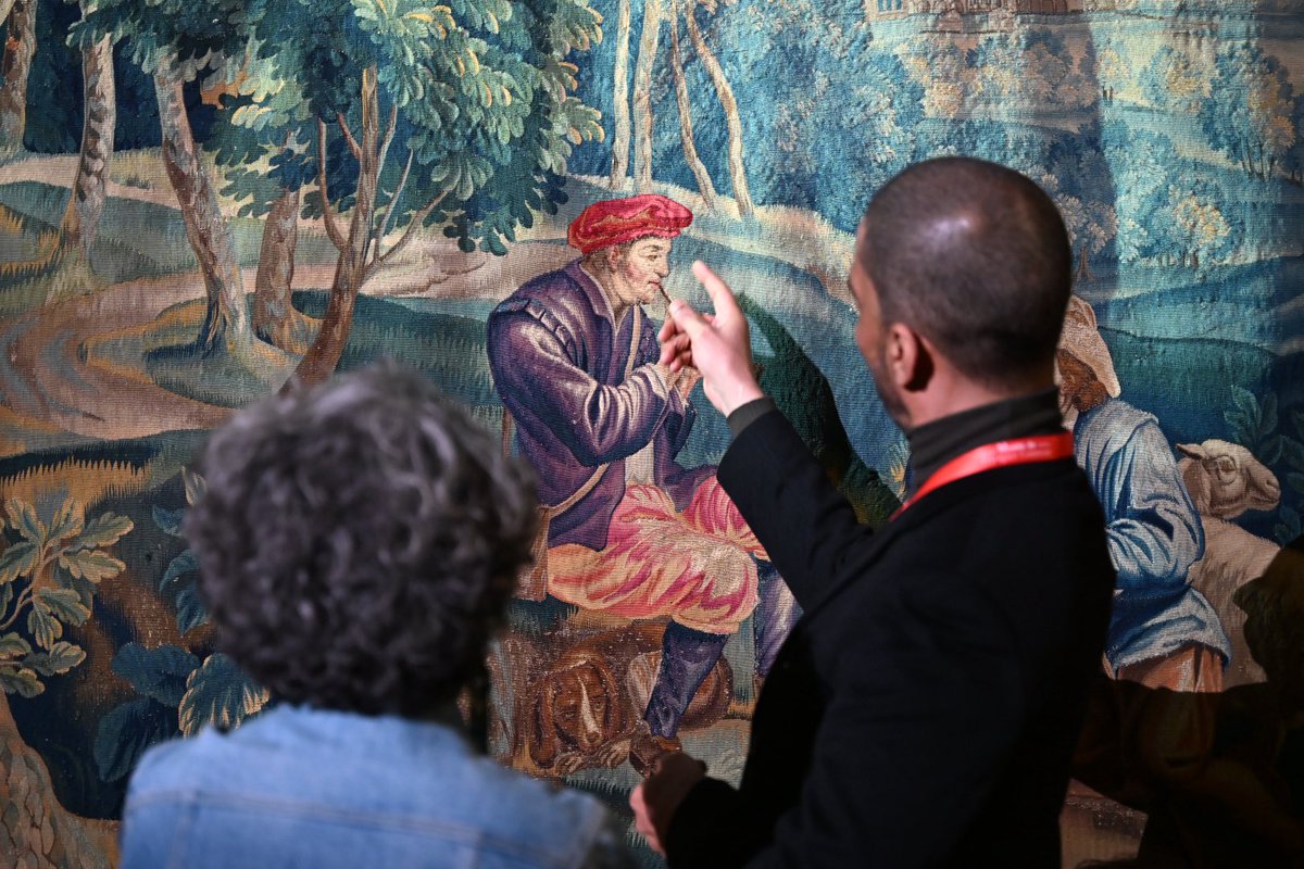 mpbresson's tweet photo. Très heureuse d’inaugurer ce soir au musée de l’Hospice Comtesse l’exposition  «Trésors de laine et de soie» . On y découvre de magnifiques tapisseries qui racontent notre histoire et notre héritage textile lillois. 
Un patrimoine exceptionnel -restauré-  partagé avec tous. https://t.co/JhcL0drvmT
