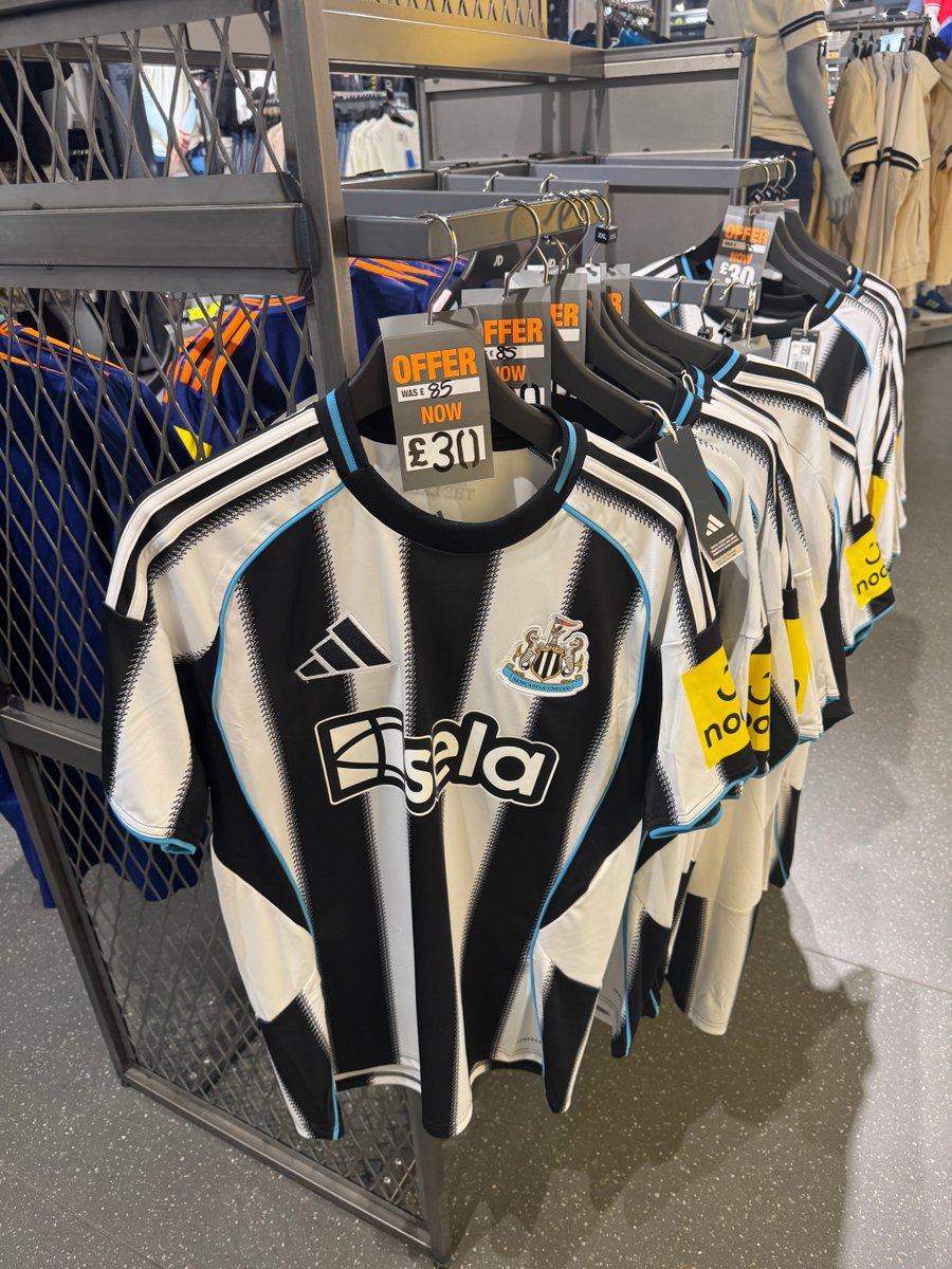 SupportersNufc's tweet photo. 🔥 HUGE NUFC SALE NOW ON 🔥

See all items - while stocks last - https://t.co/AthuLVC8CB

For those who didn’t want to shell out the huge prices when the shirts came out now is your chance for some HUGE bargains!! 

 #nufc #newcastleunited #newcastleupontyne 

#afflink https://t.co/hHtnkfs1oQ