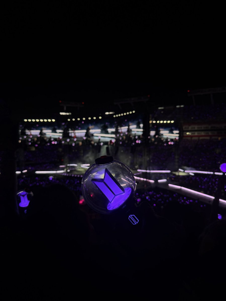 CHATSHlRE's tweet photo. Seeing BTS in Tampa was such a fever dream….so talented and so full of love and joy #btstampa https://t.co/3tOqU029Ff