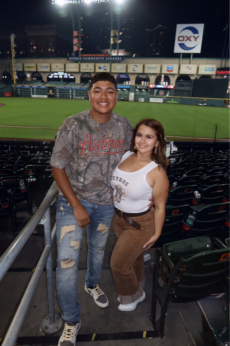 gibiigarcia's tweet photo. favorite place w my favorite person ⚾️❤️ https://t.co/rm116bzGqv