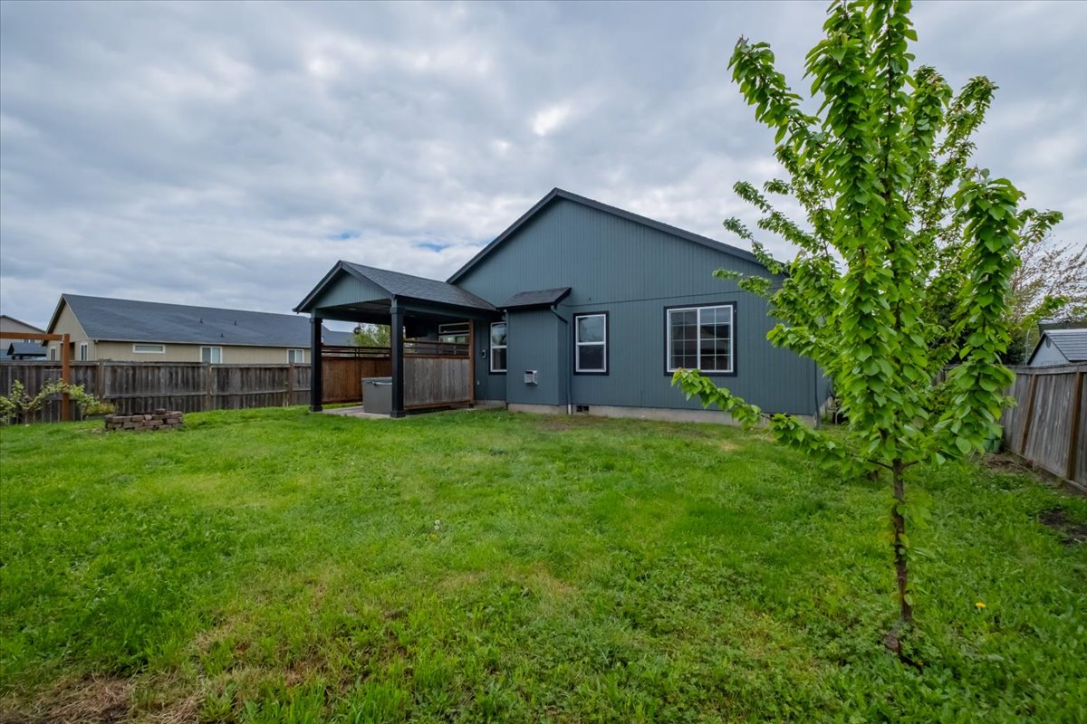 SoldbyE's tweet photo. * New on Market in Albany * 
3 beds | 2 Baths | 1,579sq.ft | 2011 | .17 acre lot
https://t.co/nQJu9c49RP https://t.co/iv6egO3qoV
