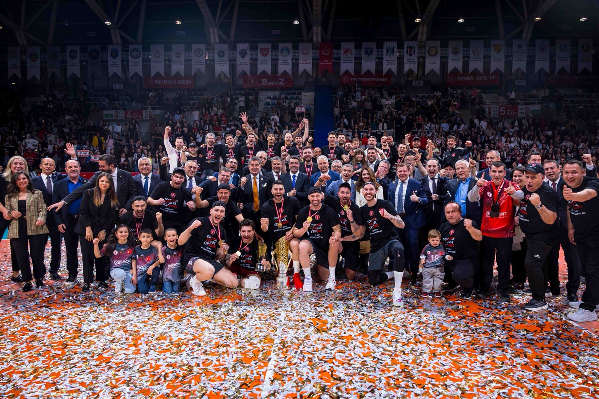 ZiraatBankasiSK's tweet photo. 🏆 5. KEZ EFELER LİGİ ŞAMPİYONU!

Bu sezon tam 3 KUPA 🔥
Durmuyoruz… devamı yükleniyor ⏳

#Şampiyon #EfelerLigi #CLVolleyM 💪 https://t.co/CmaqLHy2zf
