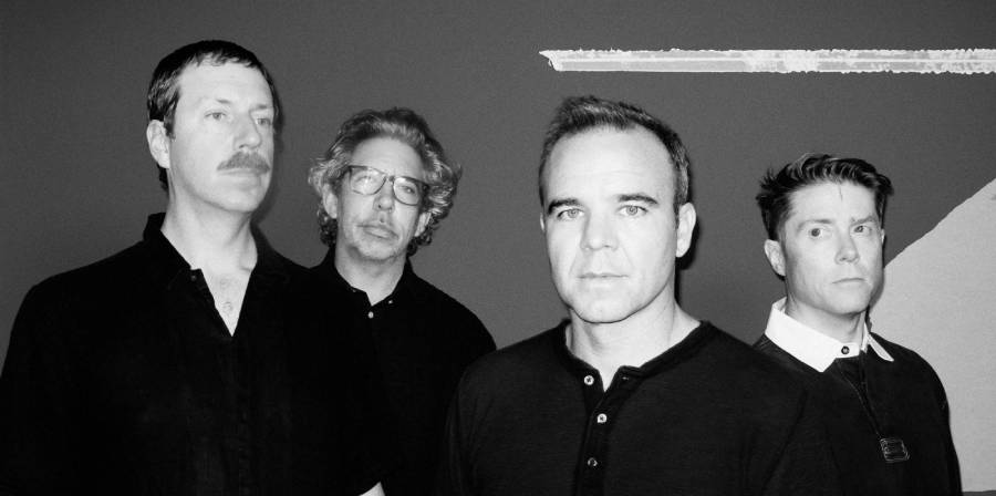 musicazul's tweet photo. [Noticias]

@futureislands estrenan un doble adelanto de su recopilatorio de éxitos ocultos. ¡Los de Baltimore se embarcarán en una gira con el apoyo de amigos y colaboradores!

➡️ https://t.co/Kl9aS6zytt

#FutureIslands #OneDay #TheInkWell https://t.co/UiXdM3nazN