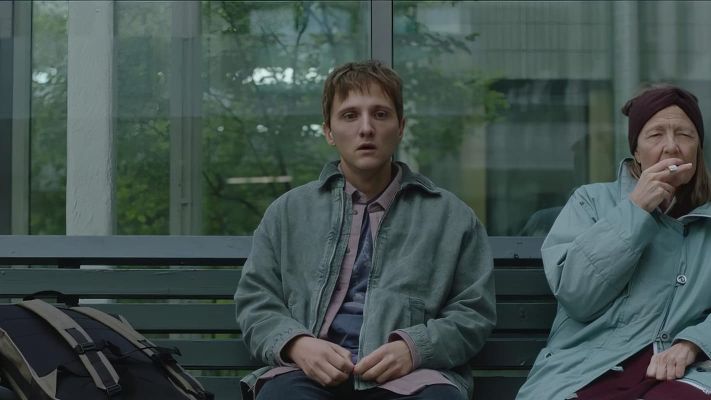 tevekoll's tweet image. Einar Bredefeldt och Celie Sparre spelar i den svenska drama-komediserien Fejkpatient på TV4 Stars klockan 20:35 tvtab.la/serie/fejkpati… #tv4stars #komedi #drama #sjukhus