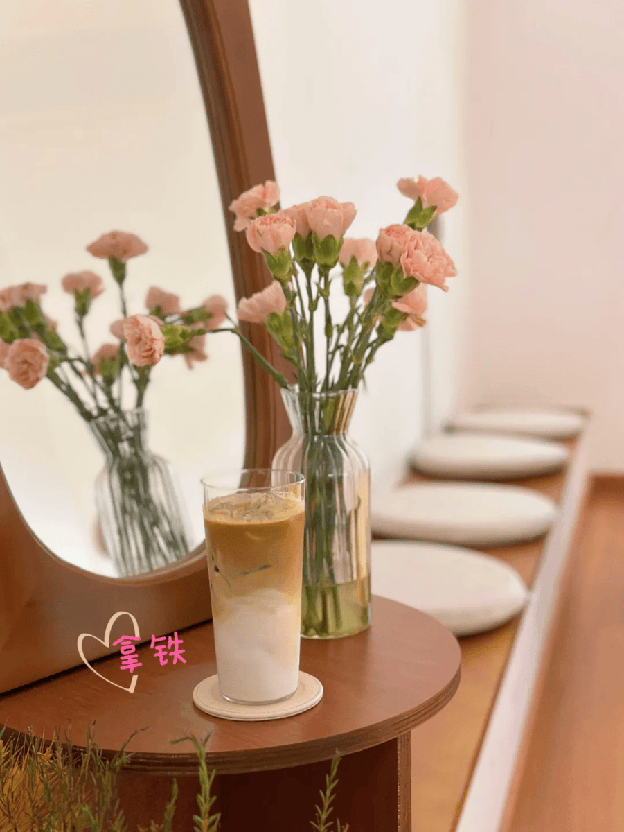 pennypen2's tweet image. "Decades later, same laughs, no filters. Some friendships don’t fade—they just get cozier.  #OldFriends #GoodVibesOnly"