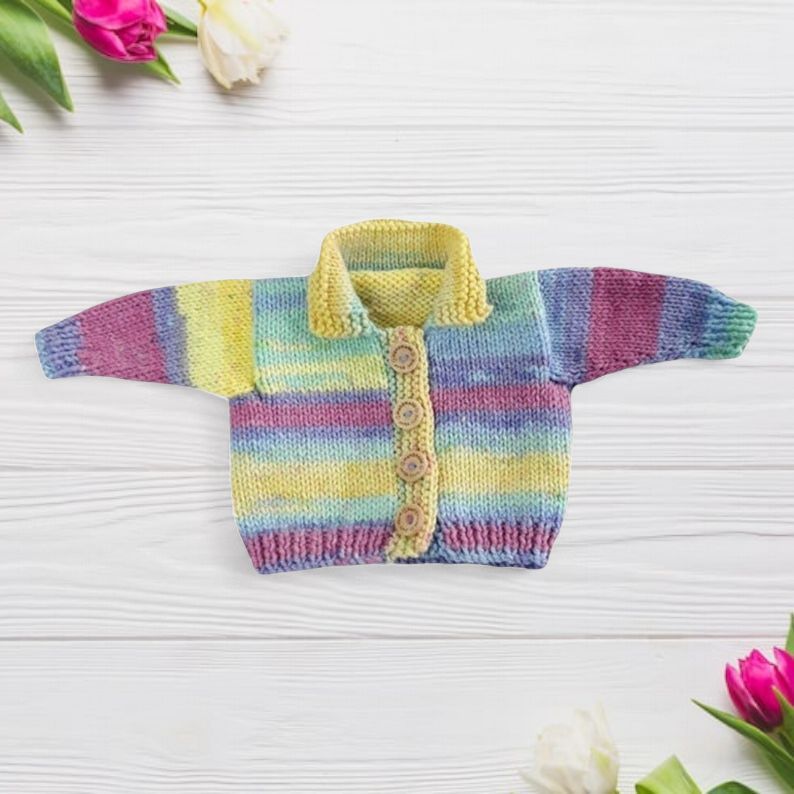 knittingtopia's tweet image. Snuggle your little one in this cosy, hand-knitted baby girl cardigan. Perfect for 0-3 months with a 16-inch chest size, it features vibrant stripes in blue, pink, and yellow.
knittingtopia.etsy.com/listing/173954…
#etsy #handmade #uksmallbiz #knittedbabyclothes #craftbizparty #MHHSBD