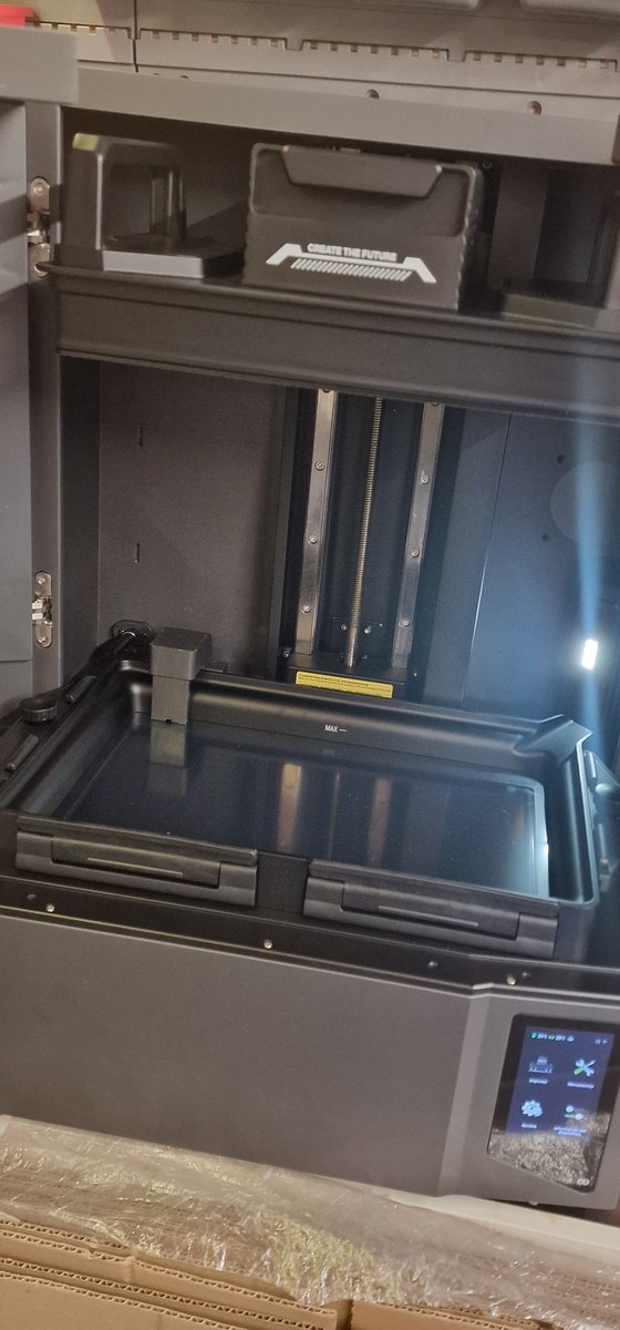 lociondeltiempo's tweet photo. La nueva @Elegoo_Official #Jupiter2 es preciosa... el diseño exterior es muy elegante y práctico, y es mucho mas compacta que la Jupiter original. En interior está muy bien aprovechado y el cambio rápido de FEP me ha hecho llorar de alegría.
Vamos a ver cómo imprime, no? https://t.co/SRkuSMVQNr