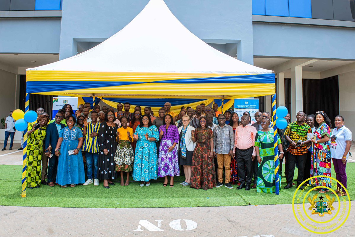 MoGCSP_Ghana's tweet image. Gov’t, through @MoGCSP_Ghana, launched the nationwide onboarding of 400,000 new households onto #LEAPProgramme, starting April 27. 

LEAP grows to support the most #vulnerable - older persons, OVCs, #PWDs &amp;amp; mothers. 

220,520 households to transition after showing #improvements.