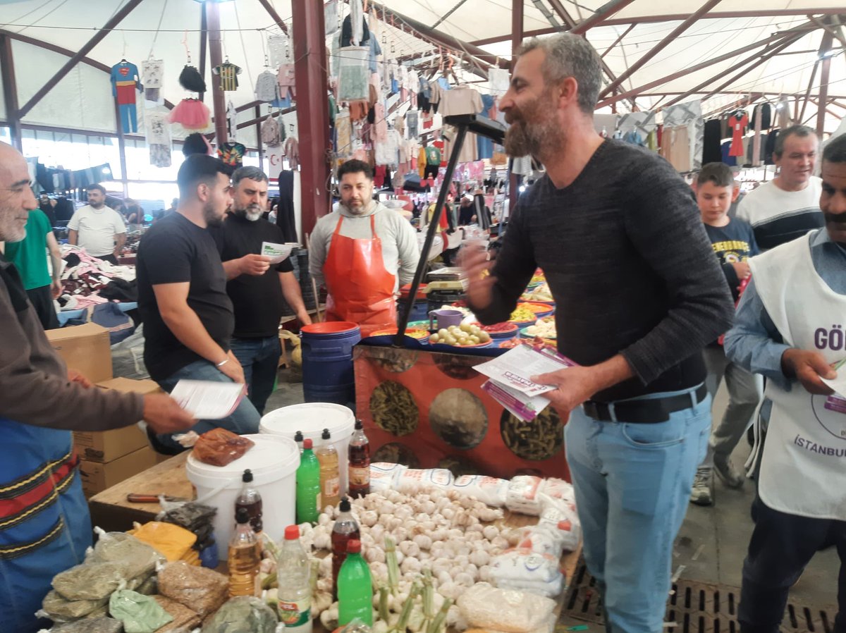 DemPartiAvcilar's tweet photo. "Ekmek, Barış, Adalet İçin 1 Mayıs’a" Yeşilkent Semt pazarında bildirilerimizi dağıttık.
1 Mayıs Cuma günü saat 11.00’de Kadıköy Söğütlüçeşme’de buluşalım, mücadeleyi birlikte büyütelim
#BijîYekêGulanê
#Yaşasın1Mayıs https://t.co/94BShfen9H