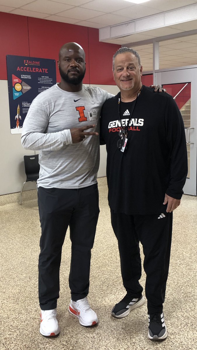coachb_ware's tweet photo. Shout out to @coacharchiemac of @IlliniFootball for coming by and checking out the @GoBigRedFB kids. #GoBigRed #RecruitTheMailRoute https://t.co/WQQ2ny1vqD