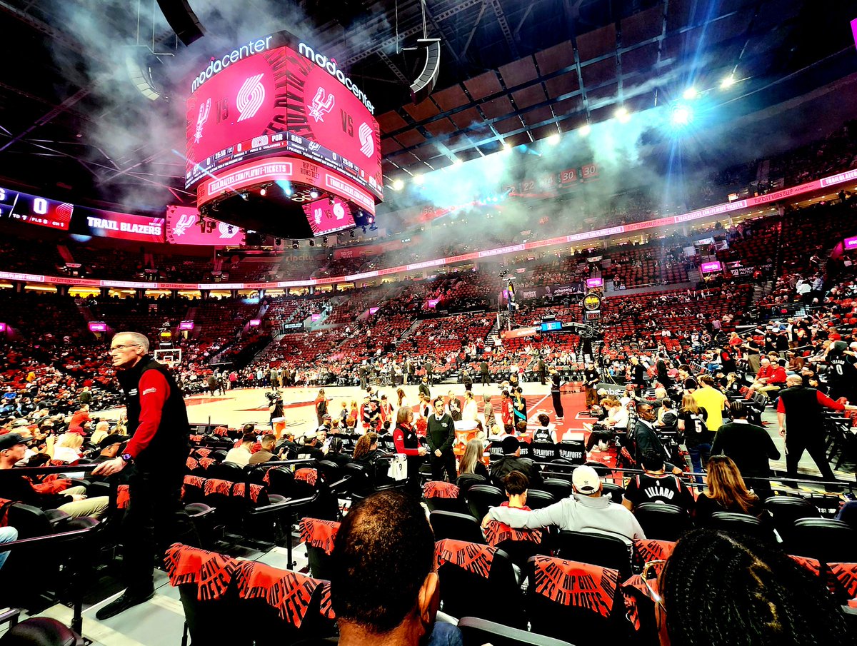 NopoB69812's tweet image. 📸🏀 Game 3 #ripcity #trailblazers @ModaCenter #nbaplayoffs