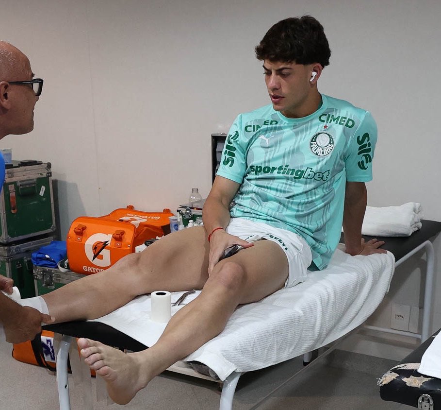 Khellven e Giay no vestiário do Allianz.