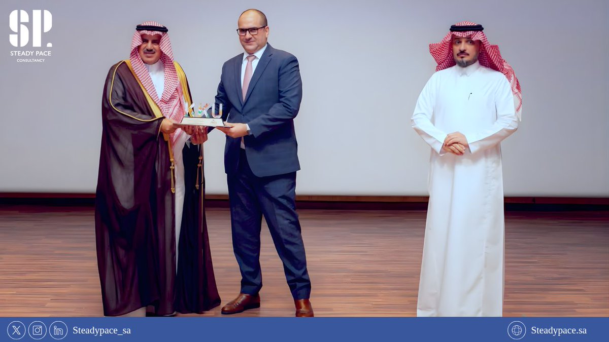 steadypace_sa's tweet photo. تشرفنا في ستيدي بيس بالمساهمة في إطلاق برنامج تجربة المستفيد "شامل" في جامعة الملك خالد، والذي يمثل خطوة استراتيجية لتعزيز حوكمة #تجربة_المستفيد وتطويرها على مستوى الجهات التعليمية.

وخلال البرنامج، قدّم رئيس استشارات تجربة العميل لدينا، الأستاذ أحمد حامد صالح، جلسة متخصصة تناولت منهجيات بناء رحلة المستفيد، مع التركيز على تحقيق التوازن بين البعد المنهجي والبعد الإنساني في تصميم التجارب، وهو ما يُعد اليوم عاملاً حاسماً في رفع مستوى الرضا وتحسين جودة الخدمات.

نؤمن أن تطوير تجربة المستفيد في القطاع التعليمي لم يعد خياراً، بل ضرورة لبناء تجارب أكثر كفاءة وتأثيراً.

ونفخر بهذه المشاركة التي تعكس التزامنا المستمر بدعم الجهات التعليمية في تبني أفضل الممارسات، وتمكينها من بناء قدرات مؤسسية مستدامة في مجال تجربة العميل.