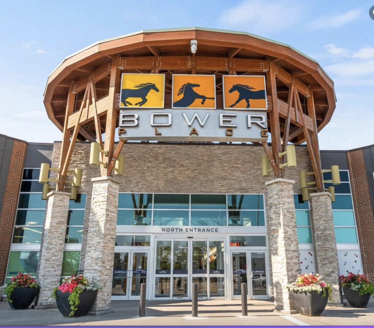 DesertPlanters's tweet image. Stunning! All over town! Stop and smell the flowers! The Skyline,Terrace &amp;amp; the Plaza #selfwateringplanter making your Community Bloom Brighter! The arrangements of flowers created @Coaltrailgh Thank you. Brighton your landscape! #city  #greenhouse  #landscapes 🇨🇦