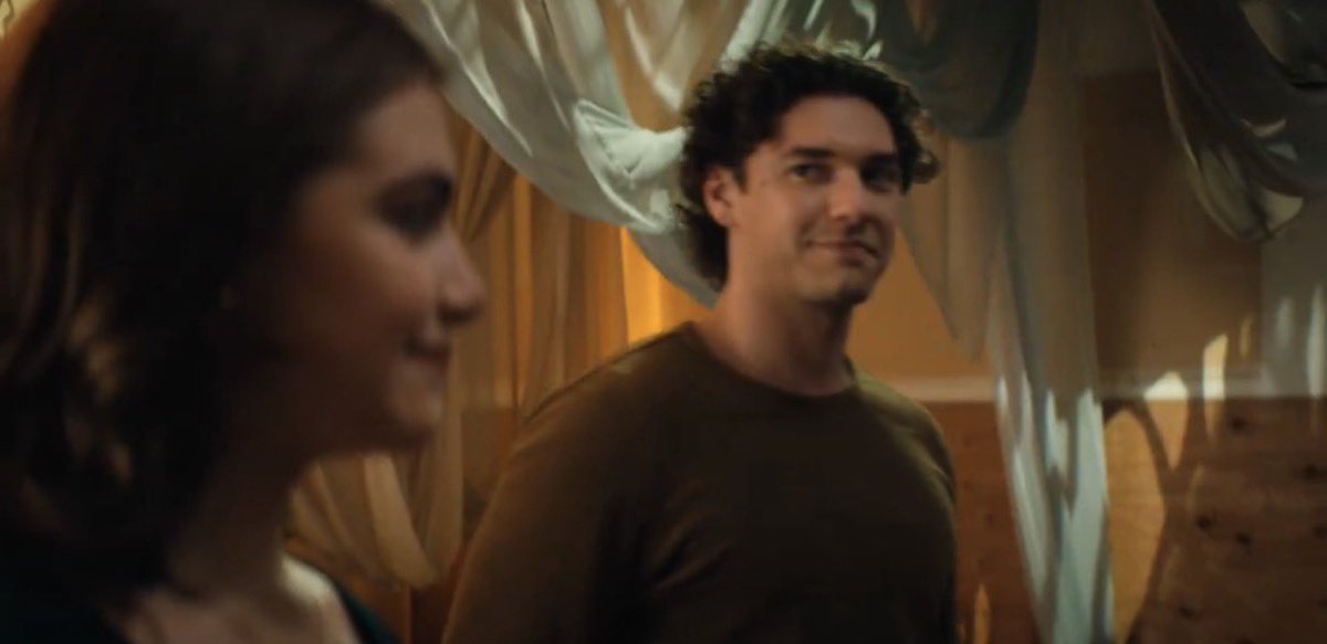 zarapliers's tweet photo. the way justin HATED to see that man garrett coming… knowing all hannah’s attention disappeared the second he was in the room 😭😭😭 https://t.co/Bpvd7Ygyl5