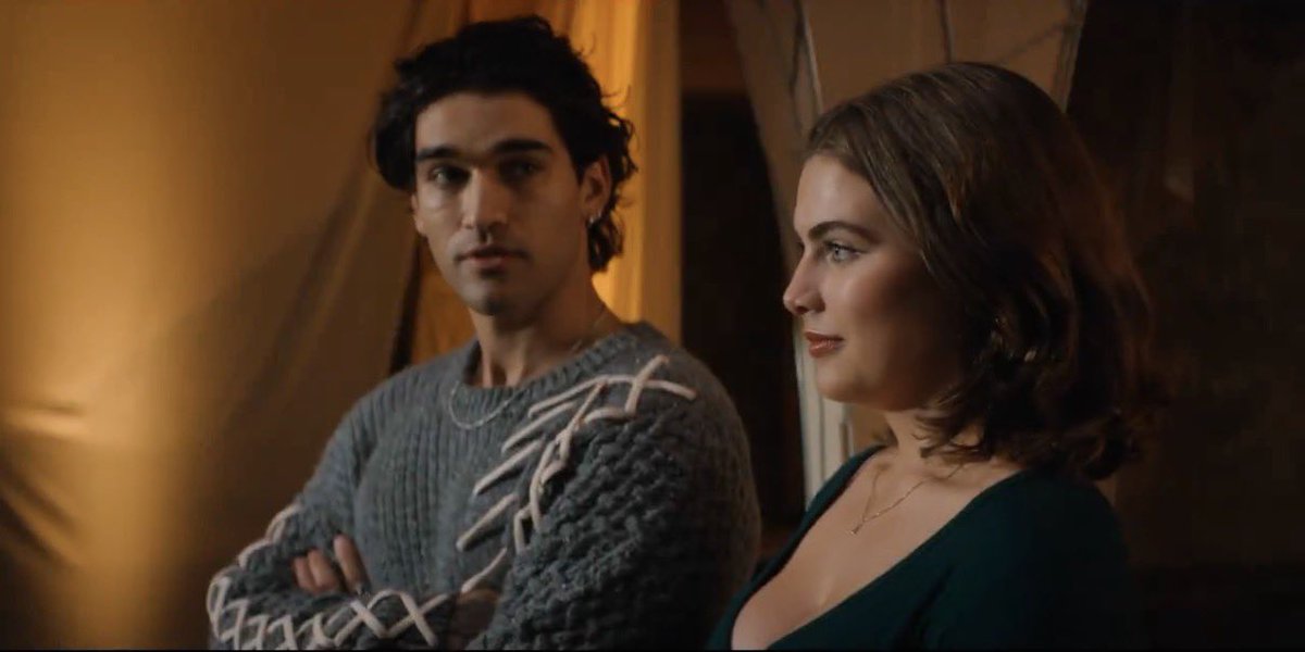 zarapliers's tweet photo. the way justin HATED to see that man garrett coming… knowing all hannah’s attention disappeared the second he was in the room 😭😭😭 https://t.co/Bpvd7Ygyl5