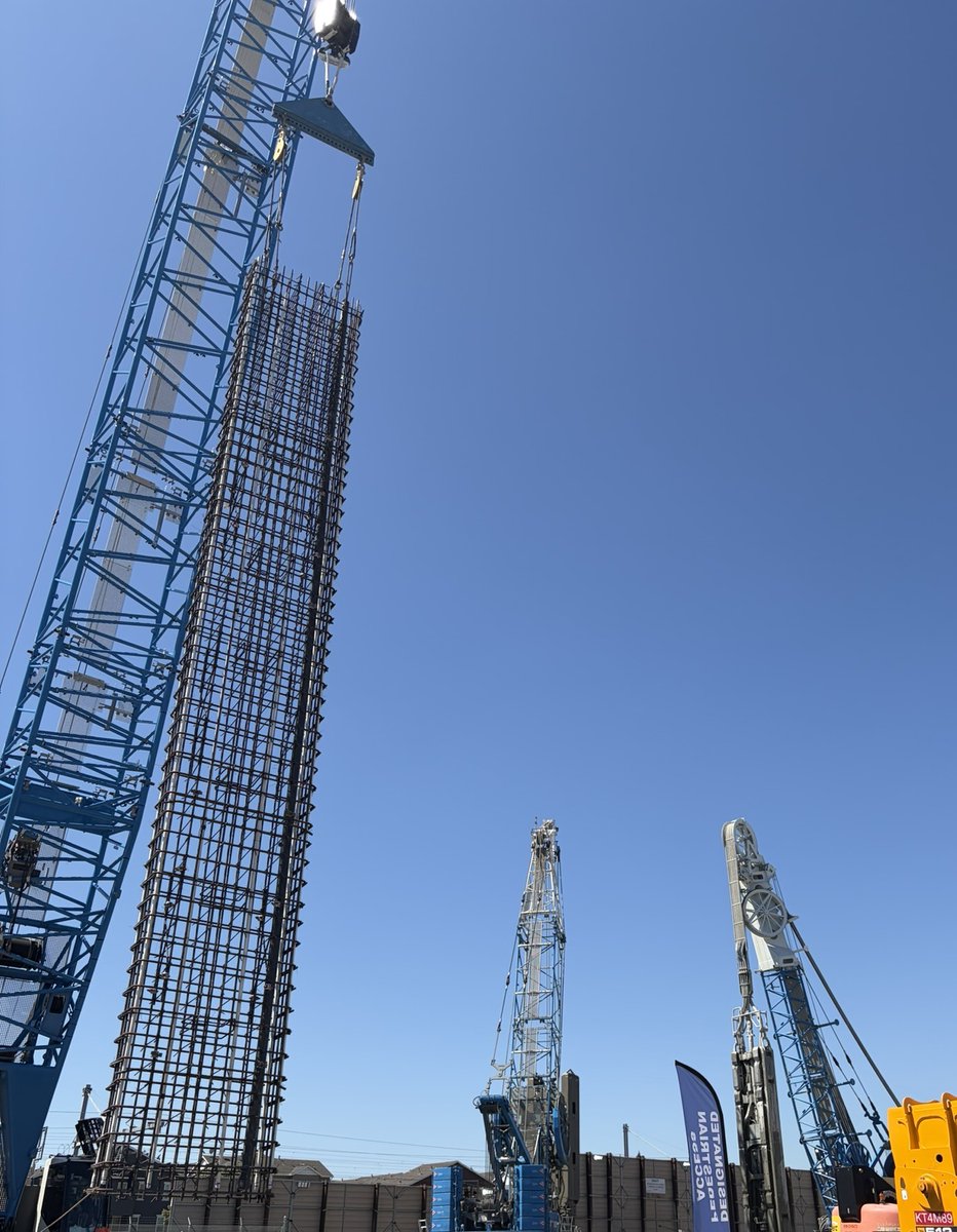 vtabsv2's tweet photo. Milestone achieved! 🚧

The final underground support panel for the caterpillar shaft has now been installed at our BSVII West Portal site. 

The 133.5ft deep support structure system prepares the site for the tunnel boring machine launch.

#VTABSV2 #BARTSiliconValley @VTA https://t.co/mViHWGbGl2