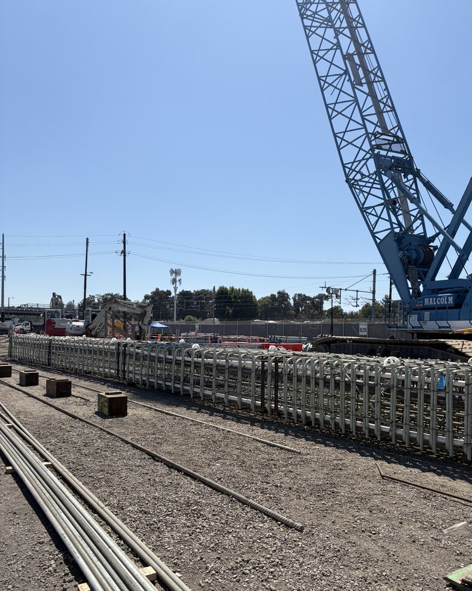 vtabsv2's tweet photo. Milestone achieved! 🚧

The final underground support panel for the caterpillar shaft has now been installed at our BSVII West Portal site. 

The 133.5ft deep support structure system prepares the site for the tunnel boring machine launch.

#VTABSV2 #BARTSiliconValley @VTA https://t.co/mViHWGbGl2