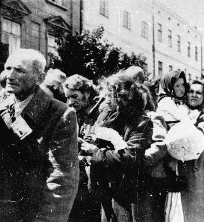 TomFromKatowice's tweet image. My name is Hirsz Israel Lustmann
🔯🇵🇱,a shoemaker from Tarnów, born on April 2️⃣7️⃣,1901.
I was murdered by #Germans in their #death camp #Auschwitz on March 14, 1942 at the age of 4️⃣0️⃣ only because I was a #Polish #Jew.
I survived 9️⃣ days.
Please,#NeverForget me! 
#genocide #WWII