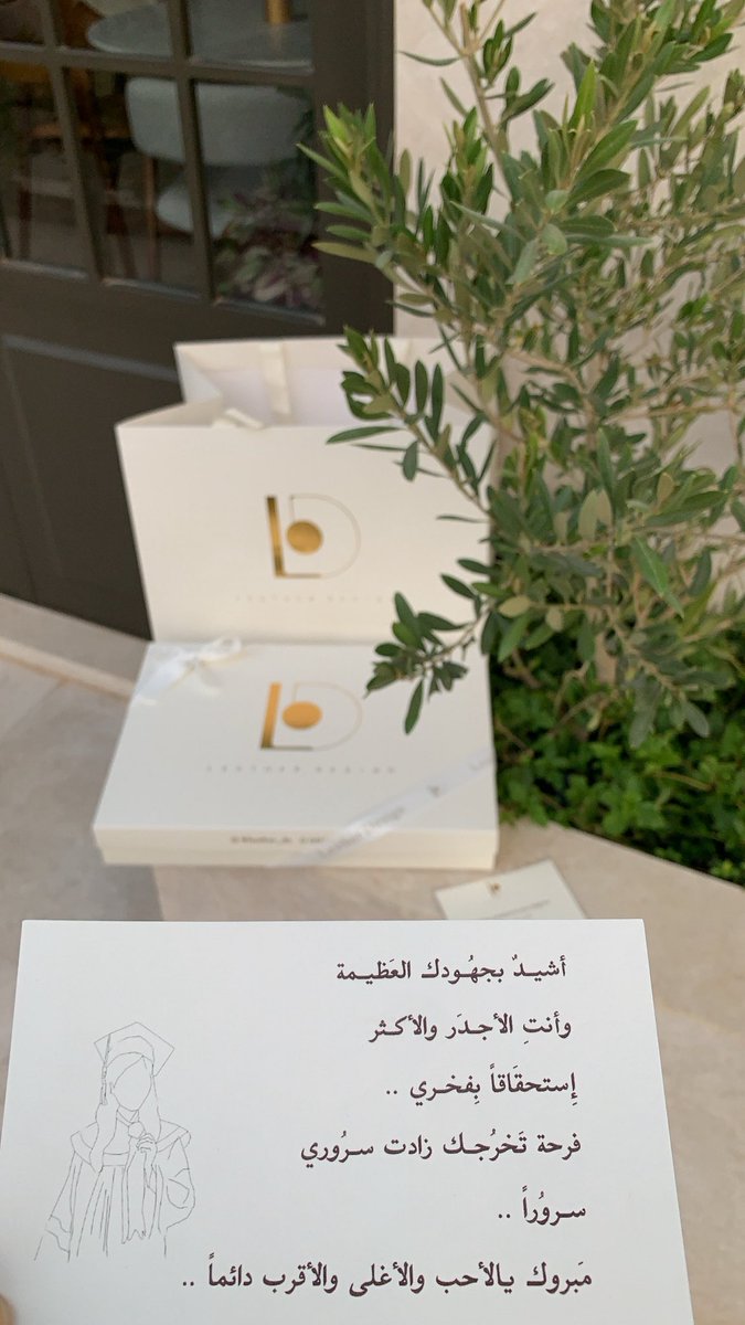 Lama20098's tweet photo. @3zf_m6eer @woonyluv طلعت لي تغريدتك قلت لازم اوريك هنا افكار تجنن مره وتنفع توزيعات للصديقات 😍 من هنا @leather_dn https://t.co/1eIRzVBx33