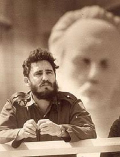 #MartíVive 
“El verdadero hombre no mira de qué lado se vive mejor, sino de qué lado está el deber"
#CubaEsRevolución 
#CubaVencerá