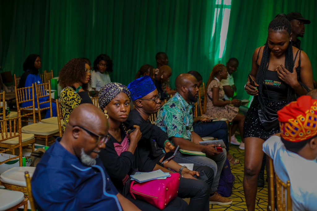bsmhangout1's tweet image. What pushes the Bodex Social Media Hangout is a deep understanding that growth thrives in community.
#SocialMediaMovement #CreativeImpact #LearningTogether