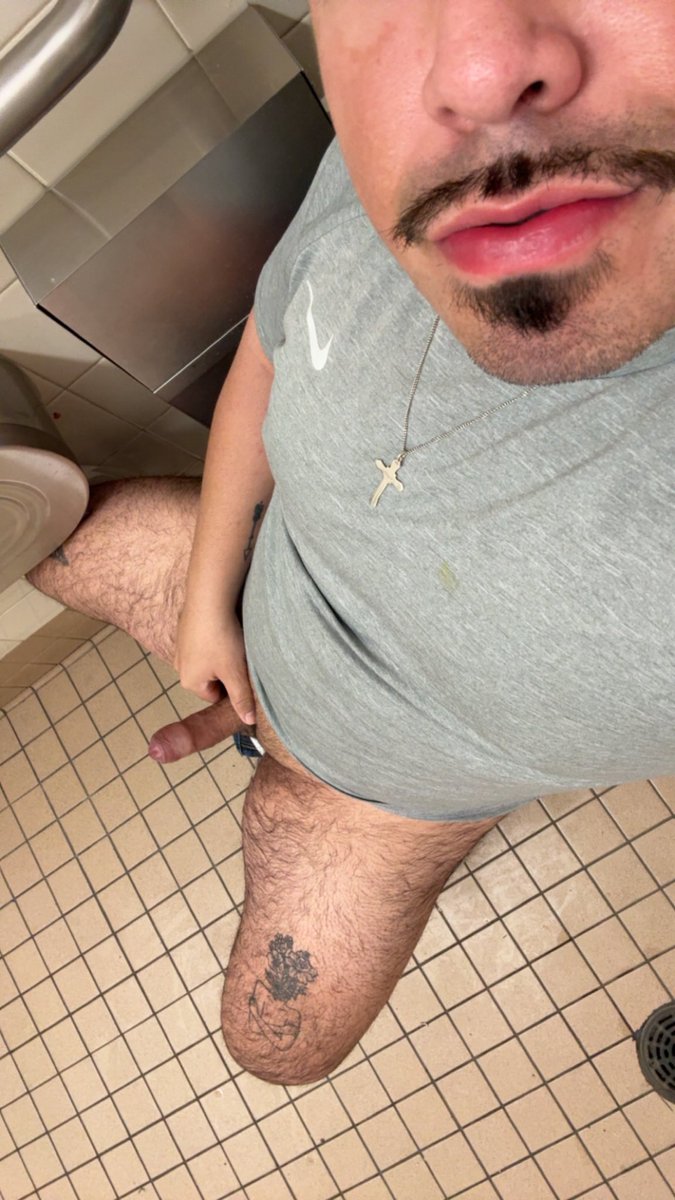 hairyybottomm's tweet photo. Small and uncut. 😋 https://t.co/ObcAeGvgia