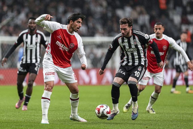 • Süper Lig tarihinde 18. kez karşı karşıya gelen Beşiktaş'la Fatih Karagümrük, sahadan ilk kez golsüz beranerlikle ayrıldı.
#BesiktasKaragumruk