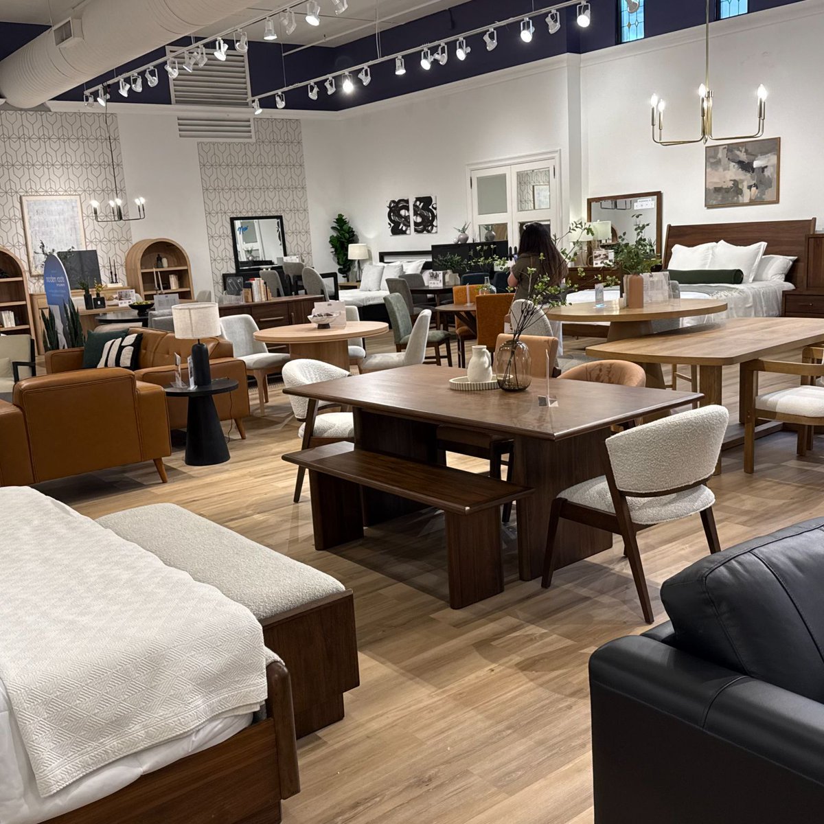 AmericanFreight's tweet photo. We just wrapped up our visit at #HighPointMarket finding the next wave of products and negotiating directly with vendors. That's how we bring better quality and real savings back to you.

💬 Comment what you want to see more of in stores 👀 https://t.co/ggUAk8SiHy